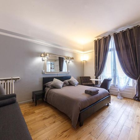 Apartmán Private Studio - Avenue Des Champs-Elysees Paříž Exteriér fotografie