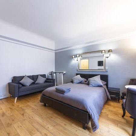 Apartmán Private Studio - Avenue Des Champs-Elysees Paříž Exteriér fotografie