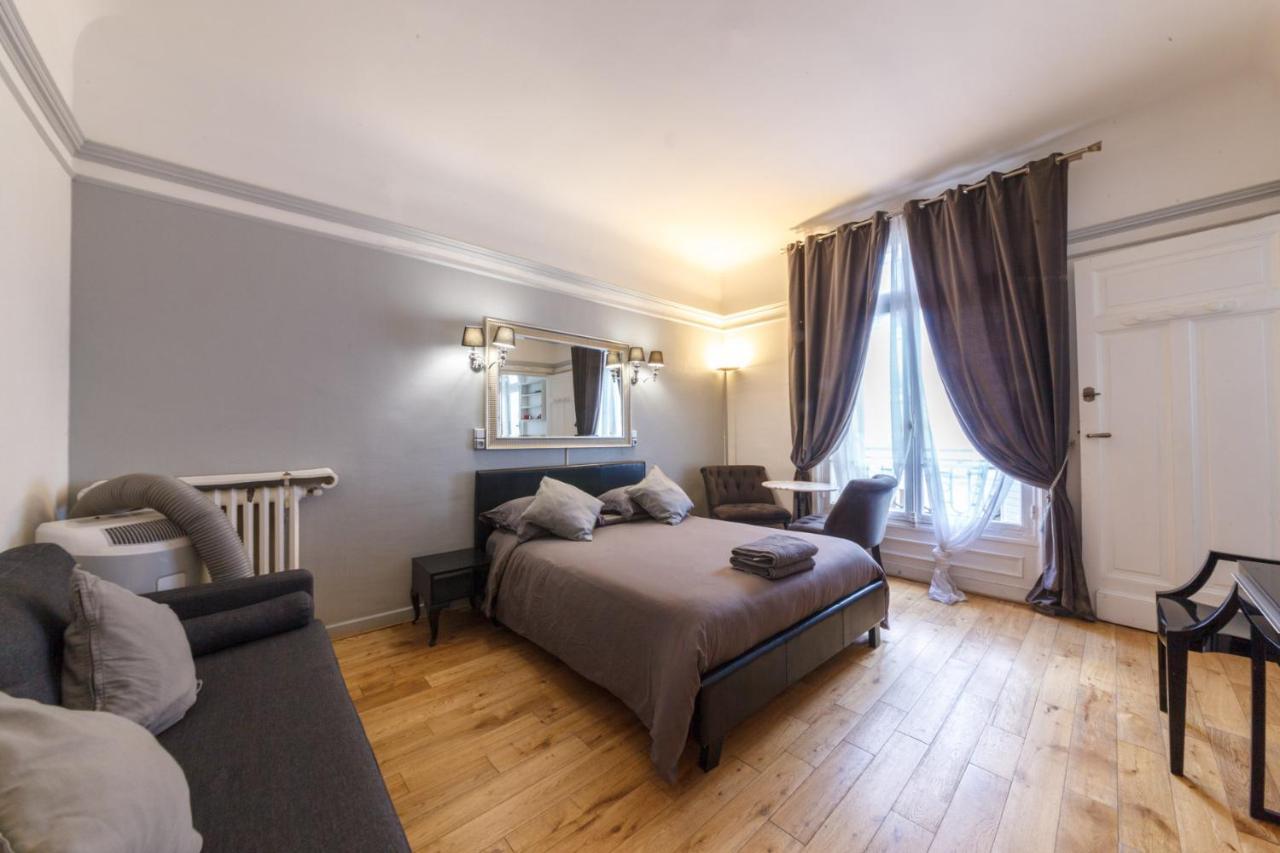 Apartmán Private Studio - Avenue Des Champs-Elysees Paříž Exteriér fotografie