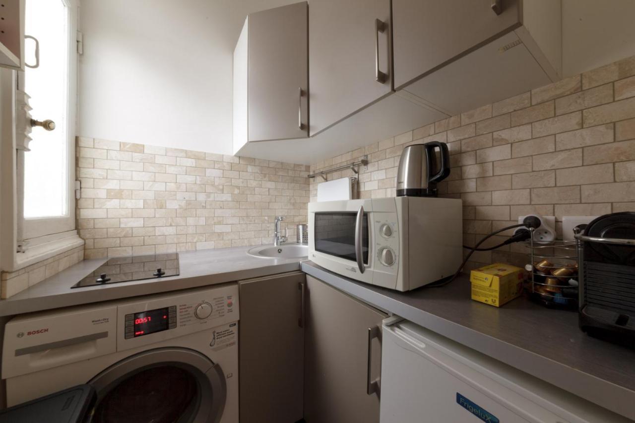 Apartmán Private Studio - Avenue Des Champs-Elysees Paříž Exteriér fotografie